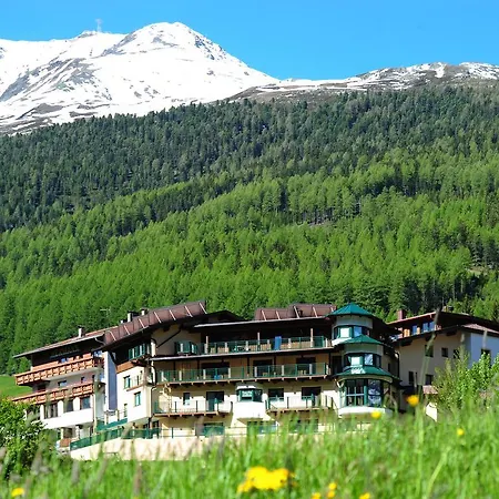 Aparthotel Alp Tiroler Adler 4*
